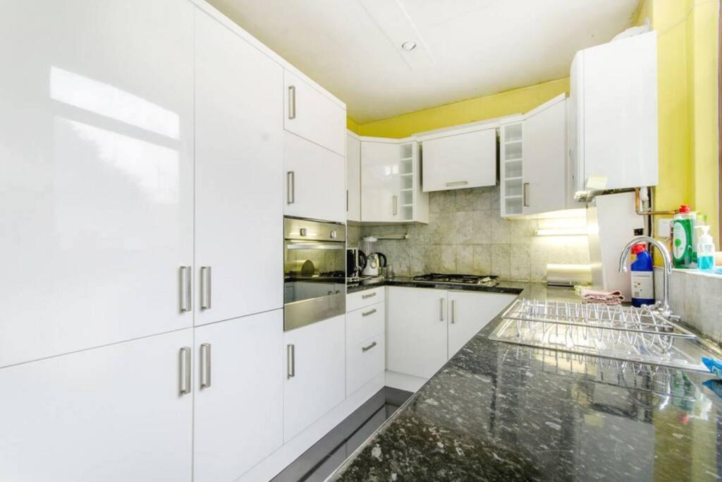 Apartament Stunning Three Bed In West Hampstead Londyn Zewnętrze zdjęcie